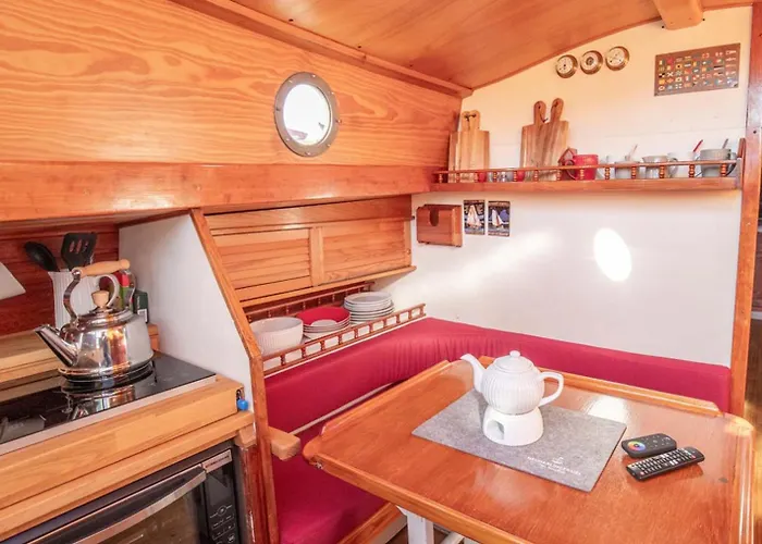 Botel Plattbodenschiff Pandion Neuharlingersiel